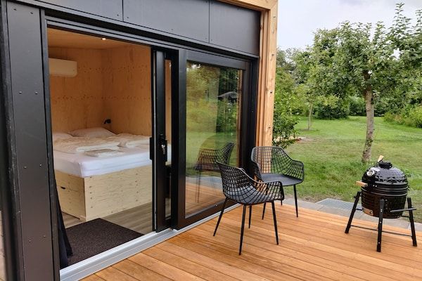 Terras - Hut in de natuur bij wandelpaden in Scherpenzeel (1)