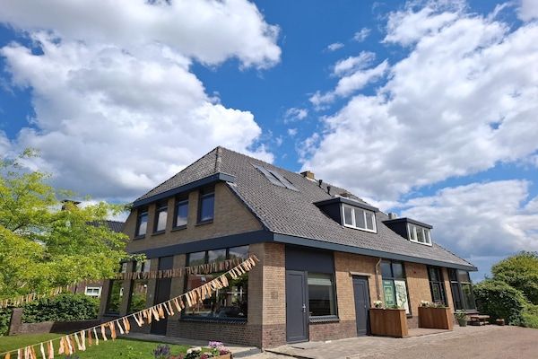 Buitenkant - Groepsaccommodatie voor 40 gasten in Scherpenzeel (FR) (1)