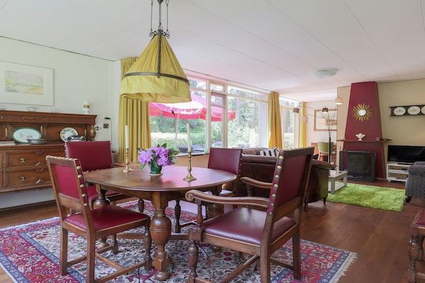 Eetkamer - Vakantiehuis in Huijbergen bij Bos in Huybergen (3)