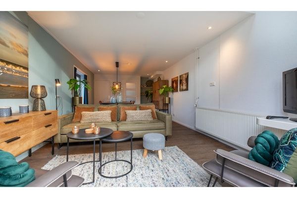 Woonkamer - Vakantiehuis in Zeeland bij het Strand in Biggekerke (2)