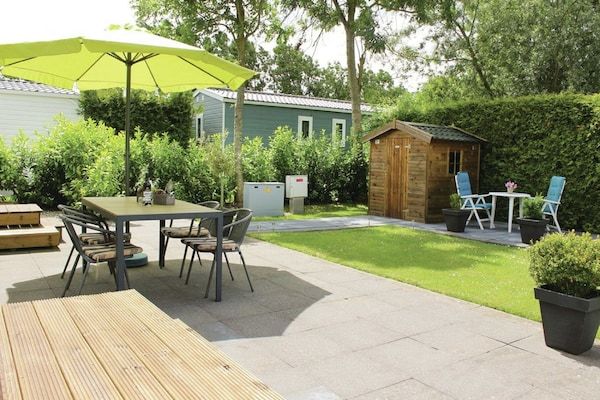 Tuin - Chalet in Friesland bij Waddenzee in Tzummarum (5)