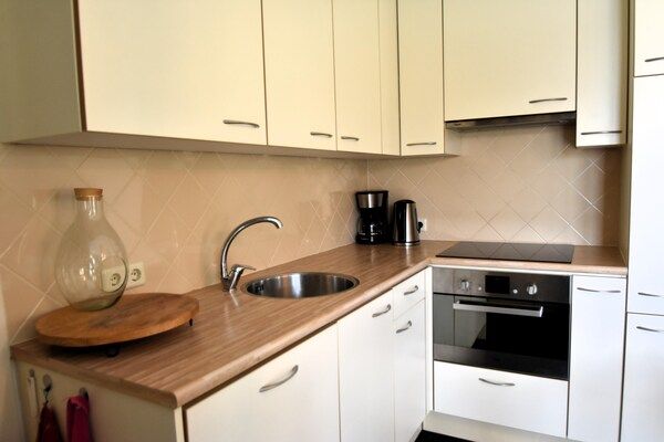 Keuken - Vakantiehuis Simonshaven bij Meerstrand in Simonshaven (5)