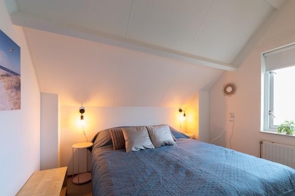 Slaapkamer - Vakantiehuis in rustige Nederlandse park in Wemeldinge (5)