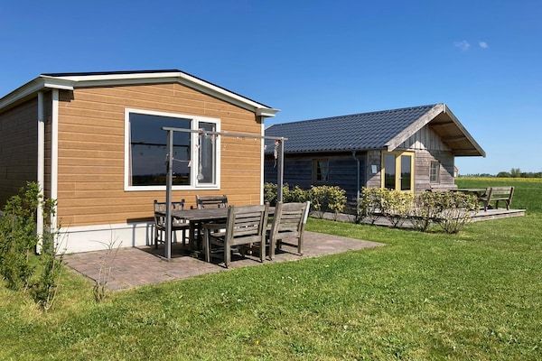 Buitenkant - Friese schuilplaats met stijl in Tjerkgaast (2)