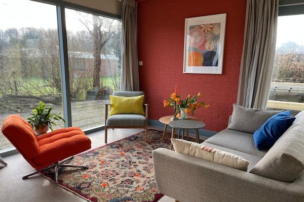 Woonkamer - Vakantiehuis in Noordwijkerhout bij Meer in Noordwijkerhout (2)