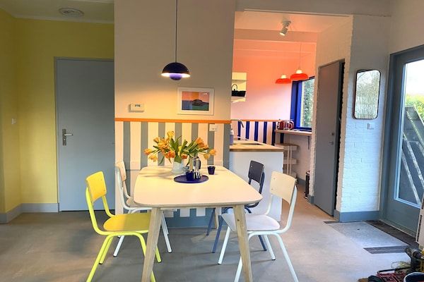 Eetkamer - Vakantiehuis in Noordwijkerhout bij Meer in Noordwijkerhout (3)