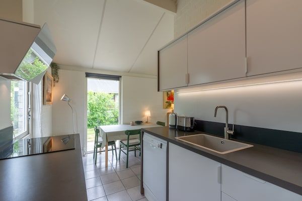 Keuken - Vakantiehuis bij Petten Strand met Zwembad in Petten (3)