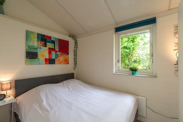 Slaapkamer - Vakantiehuis bij Petten Strand met Zwembad in Petten (5)