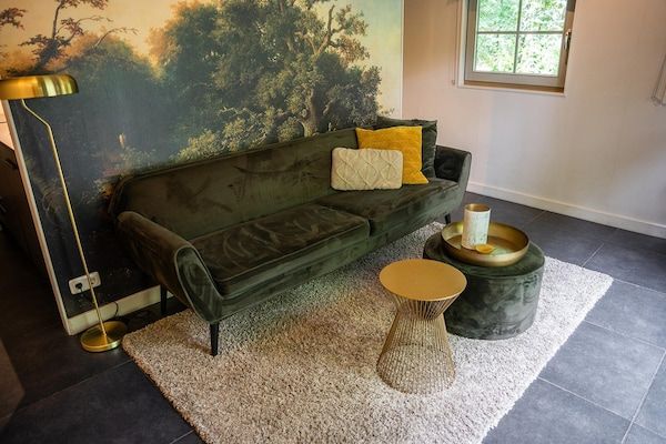 Woonkamer - Romantische loft met tuinterras in Ermelo (2)