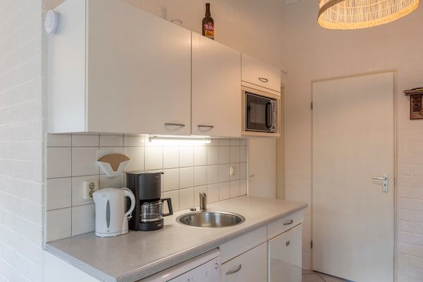 Keuken - Vakantiehuis in Park De Watersnip vlakbij Zee in Petten (5)