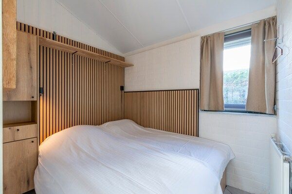 Slaapkamer - Vakantiehuis in Park De Watersnip vlakbij Zee in Petten (4)