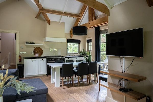 Eetkamer - Boerderij op de Veluwe met Sauna en Uitzicht in Ermelo (3)