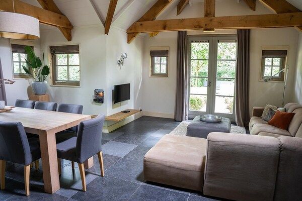 Woonkamer - Boerderij op de Veluwe met Sauna en Uitzicht in Ermelo (2)