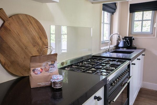 Keuken - Boerderij op de Veluwe met Sauna en Uitzicht in Ermelo (4)