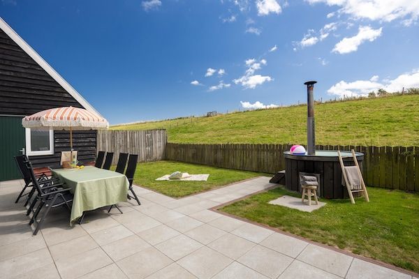 Terras - Luxe vakantiehuis voor 15 personen met jacuzzi in Andijk (5)
