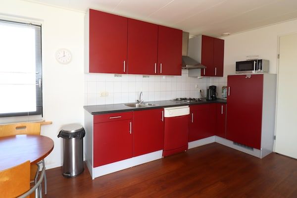Keuken - Vakantiehuis bij Waddenzee Elfstedenroute in Tzummarum (4)