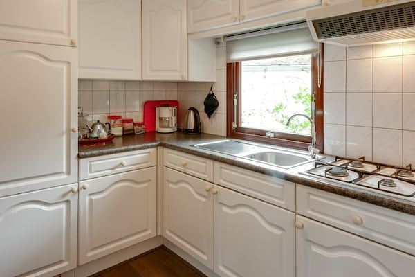 Keuken - Chalet in Stegeren met gebruik Zwembad en Tuin in Ommen- Stegeren (2)
