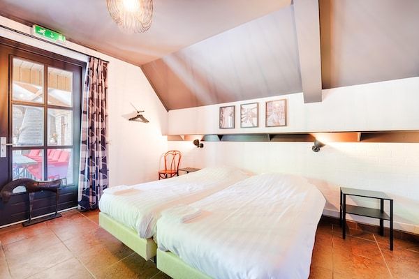 Slaapkamer - Brabants Landhuis voor Groepen in Asten (5)
