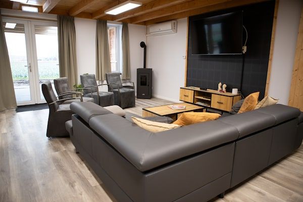 Woonkamer - Ruime vakantiewoning in Oirschot nabij bos in Oirschot (1)
