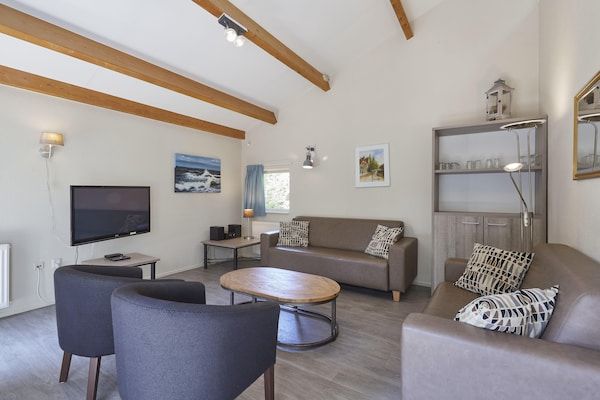 Woonkamer - Villa in Kijkduin bij Noordzeestrand in Den Haag (3)