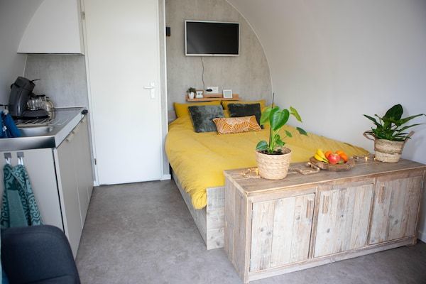 Keuken - Leuke Tiny Home gelegen naast een eigen in Oirschot (4)