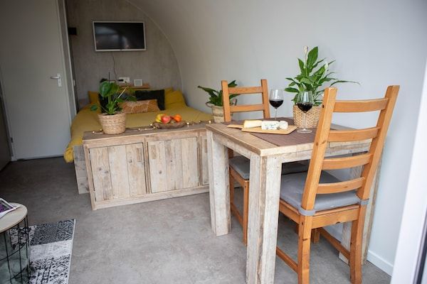Eetkamer - Leuke Tiny Home gelegen naast een eigen in Oirschot (3)