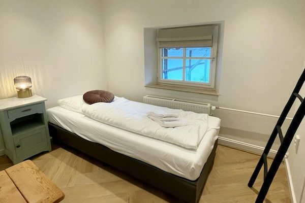 Slaapkamer - Knus appartement nabij Valkenburg in Voerendaal (5)