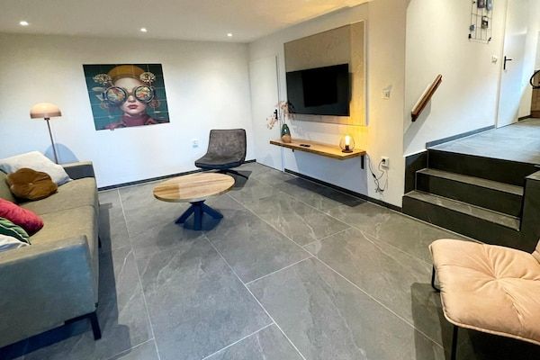 Woonkamer - Knus appartement nabij Valkenburg in Voerendaal (4)