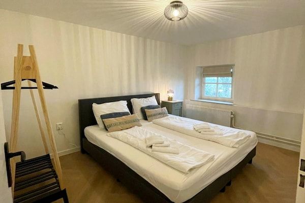 Slaapkamer - Vakantiehuis in Voerendaal met terras in Voerendaal (2)