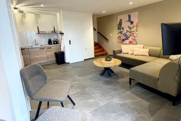 Woonkamer - Vakantiehuis in Voerendaal met terras in Voerendaal (5)