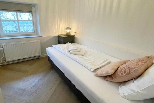 Slaapkamer - Vakantiehuis in Voerendaal met terras in Voerendaal (4)