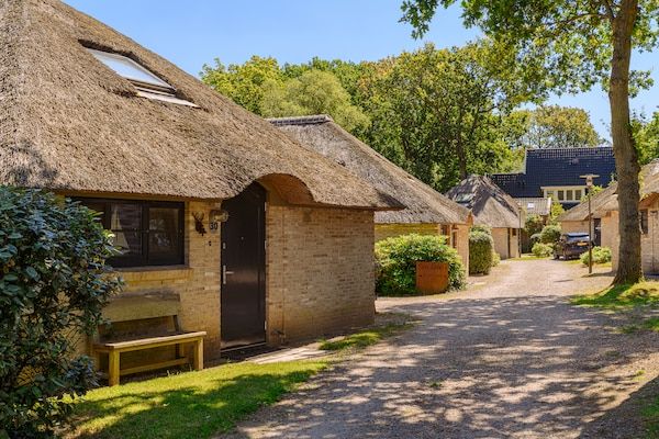 Buitenkant - Luxe vakantiehuis met privésauna in Schoorl (1)