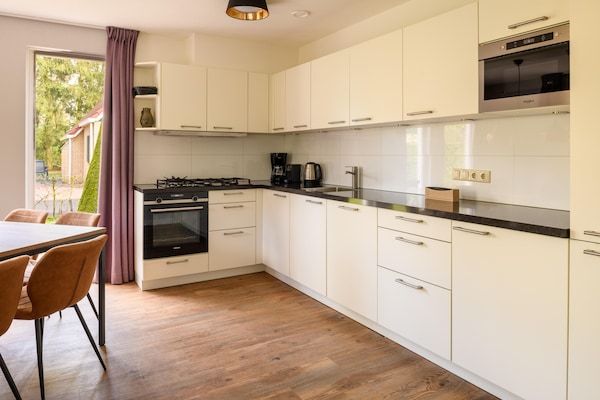 Keuken - Rolstoeltoegankelijke bungalow met sauna in Diessen-Baarschot (4)