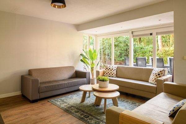 Woonkamer - Rolstoeltoegankelijke bungalow met sauna in Diessen-Baarschot (2)