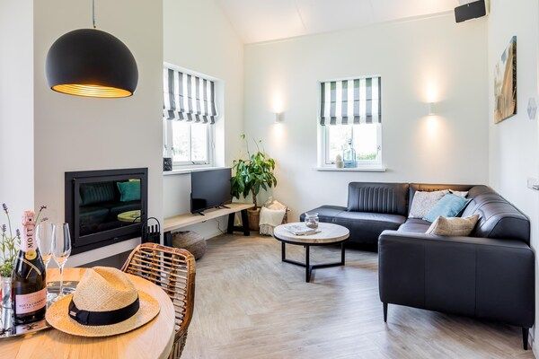 Woonkamer - Bungalow bij kust en bos in Noordwijk (2)