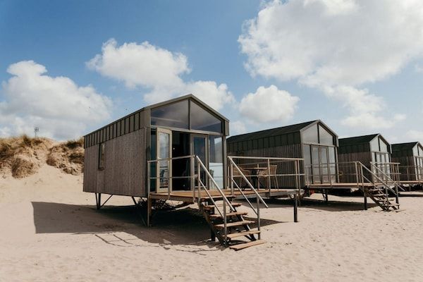 Buitenkant - Strandhuis in Petten met terras in Petten (1)