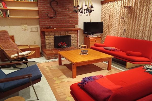Woonkamer - Knus familiehuis met heerlijke tuin. in Kamperland (2)