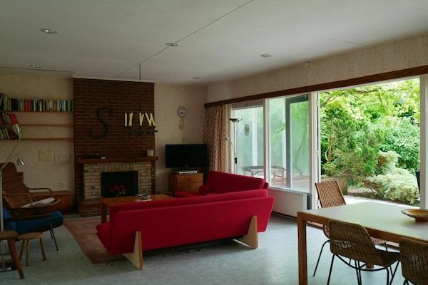 Woonkamer - Knus familiehuis met heerlijke tuin. in Kamperland (3)