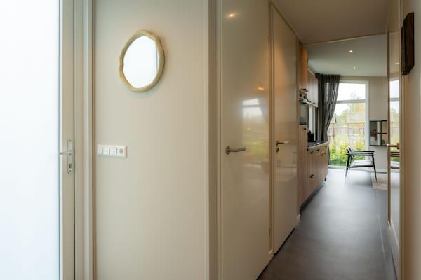HallReception - Luxe vakantiewoning omringd door water in Sint Nicolaasga (5)