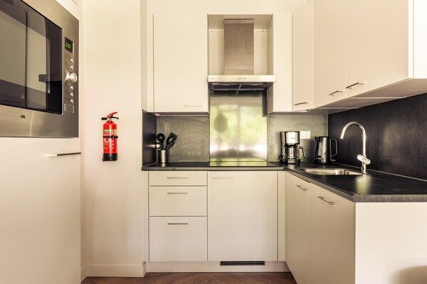 Keuken - Comfortabel appartement met balkon in Bruinisse (3)