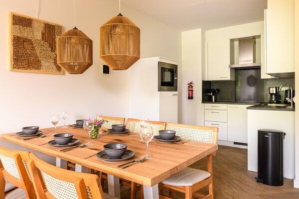 Eetkamer - Comfortabel appartement met balkon in Bruinisse (2)