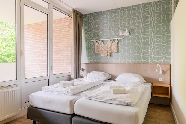 Slaapkamer - Comfortabel appartement met balkon in Bruinisse (4)