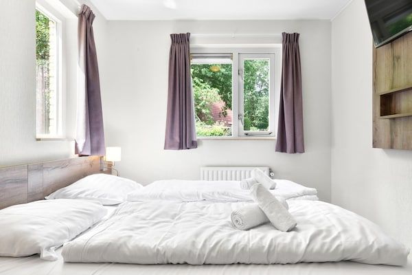 Slaapkamer - Moderne bungalow met privésauna in Diessen-Baarschot (4)