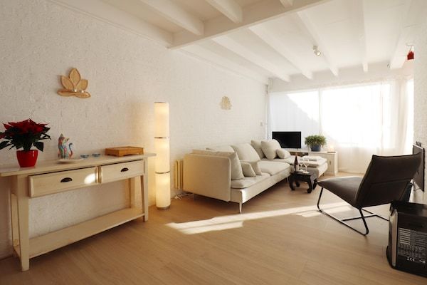 Woonkamer - Prachtig gerenoveerd huis in Noordwijkerhout in Noordwijkerhout (4)