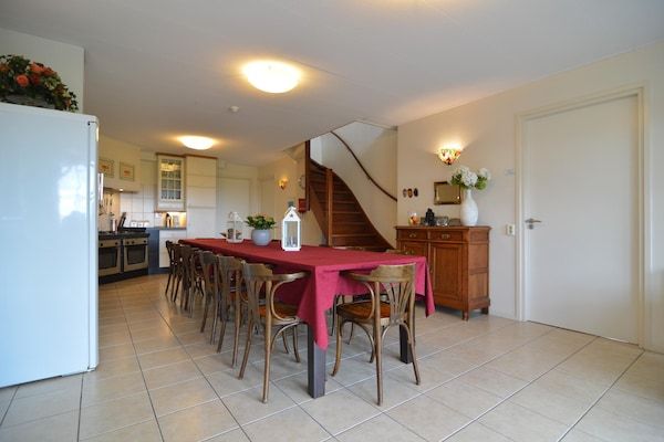 Eetkamer - Vakantiehuis in Noordbeemster met bubbelbad in Noordbeemster (3)