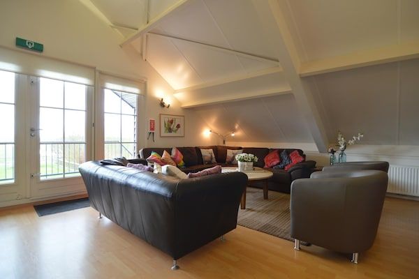 Woonkamer - Vakantiehuis in Noordbeemster met bubbelbad in Noordbeemster (2)