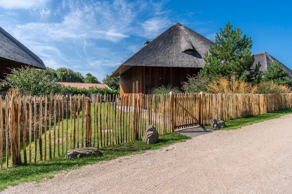 Buitenkant - Stijlvol overnachten met hottub & sfeerhaard. in De Koog (2)
