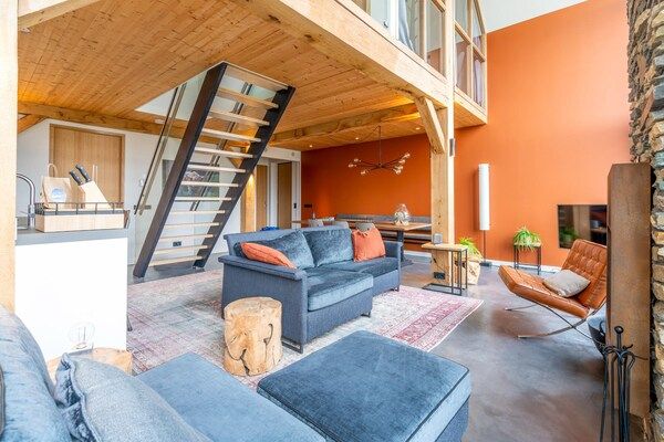 Woonkamer - Luxe en duurzame 6-persoons vakantievilla in De Koog (5)