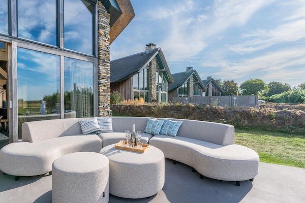 Terras - sfeervolle en moderne 6-persoons vakantievilla in De Koog (2)