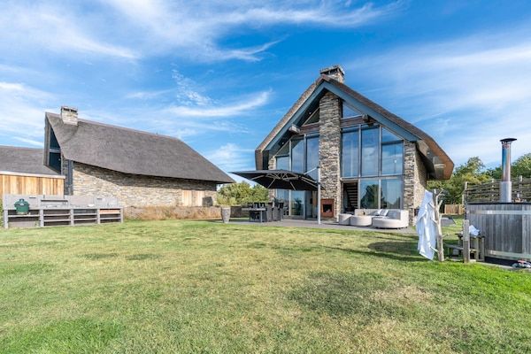 Buitenkant - sfeervolle en moderne 6-persoons vakantievilla in De Koog (1)